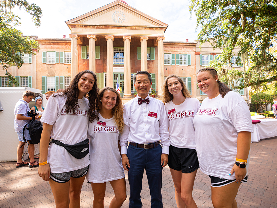 Greek Life members posing with President Hsu. 