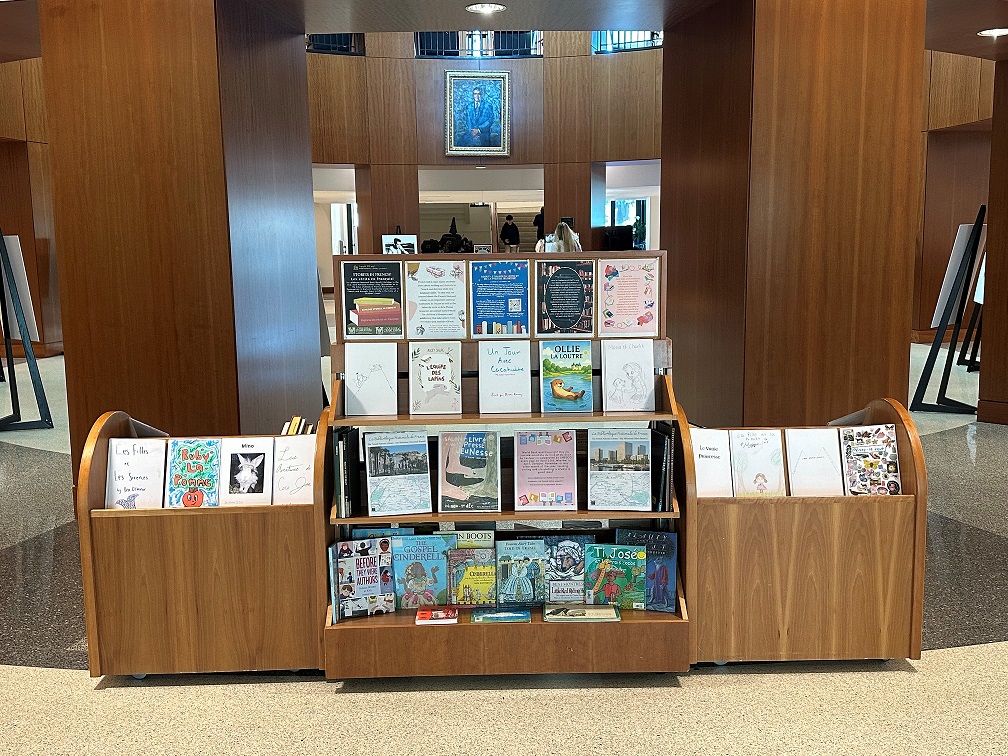 French 314 Students Work in Addleston Library