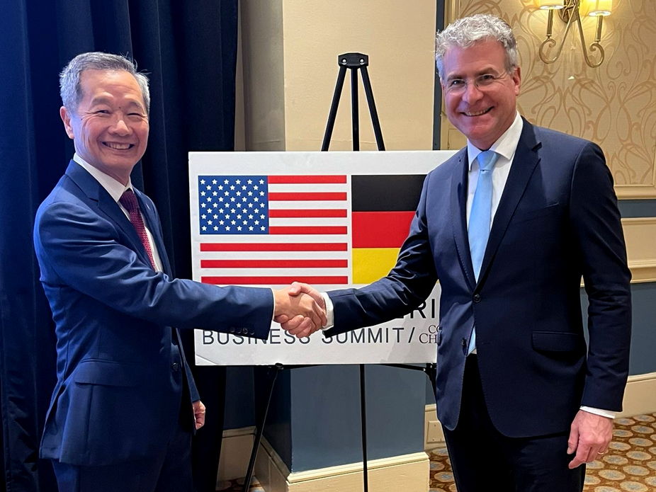 College of Charleston President Andrew Hsu and NORDAKADEMIE President Stefan Wiedmann shake hands in a show of partnership for the German American co-op program.